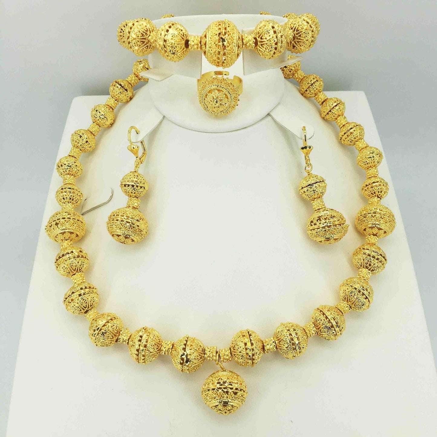 Four Sets Of Upscale Temperament Bride Marriage - CHRISTDEST GLOBAL SERVICE