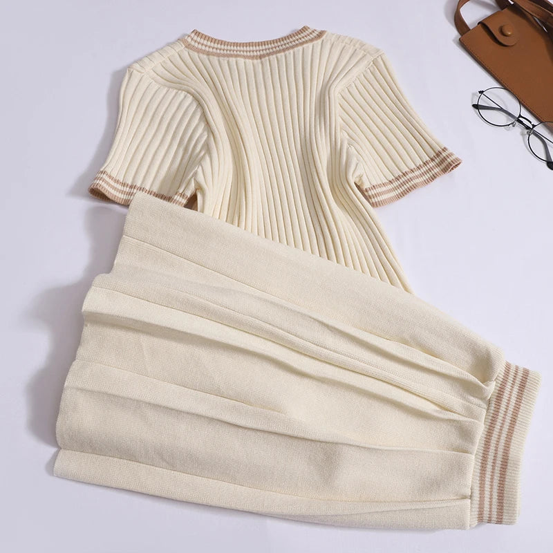 Color blocked set round neck embroidered bow short sleeved knitted sweater slim fit pleated short skirt two-piece set