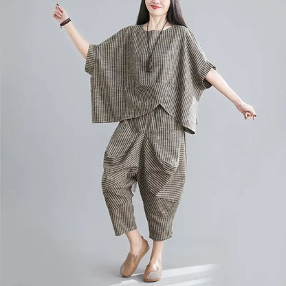 Summer New Women's Suits Art Stripe Short Sleeve T-shirt Loose Top Women's Knickerbockers Casual Pants Two Piece Sets
