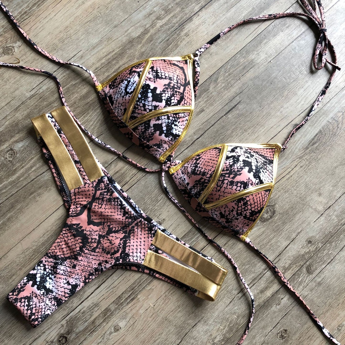 Bruinende bikini