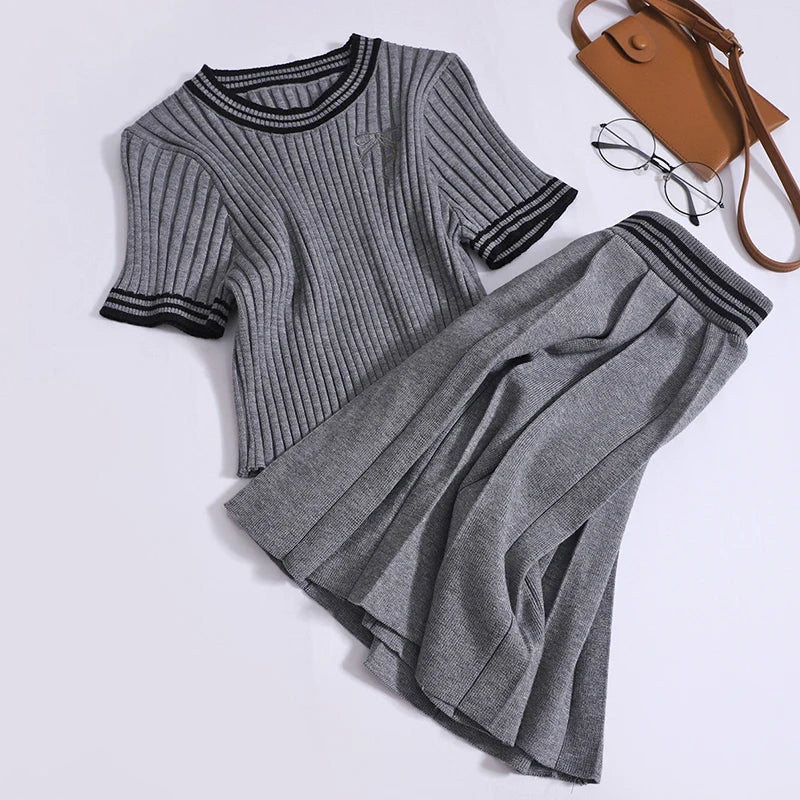Color blocked set round neck embroidered bow short sleeved knitted sweater slim fit pleated short skirt two-piece set