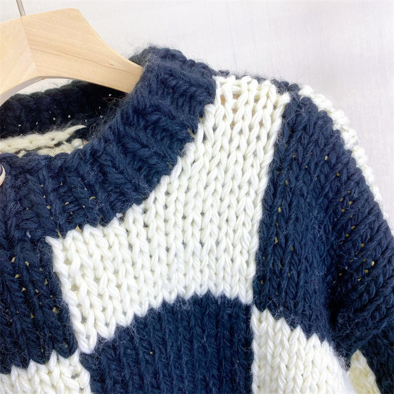 Fashionable contrasting plaid splicing thick needle sweater with stylish hand woven thick top for women